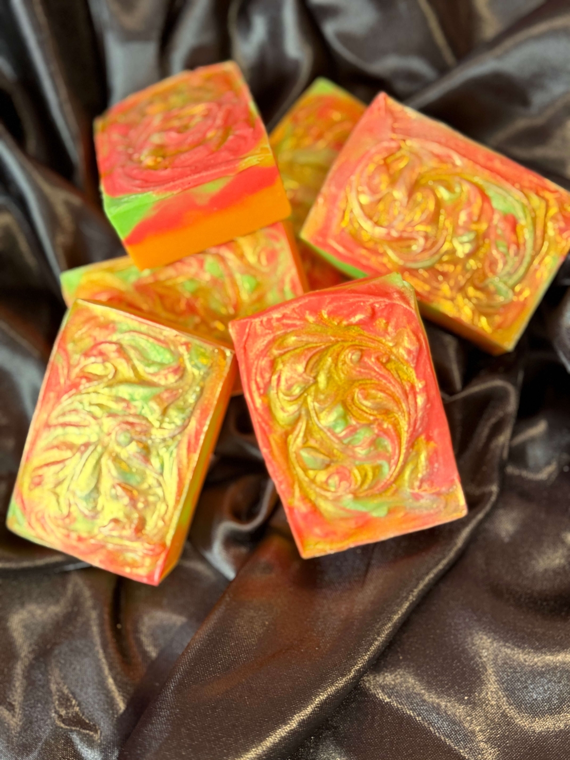 Домашен сапун с аромат на печена ябълка канела и портокал