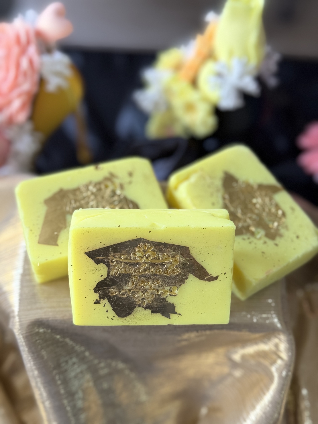 Натурален сапун с аромат на Дюля