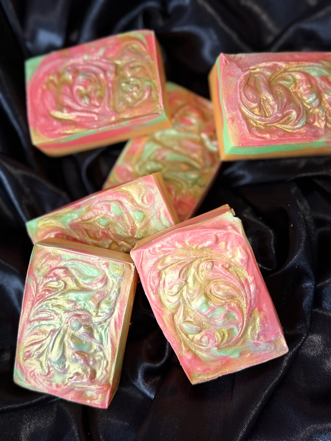 Домашен сапун с аромат на печена ябълка канела и портокал