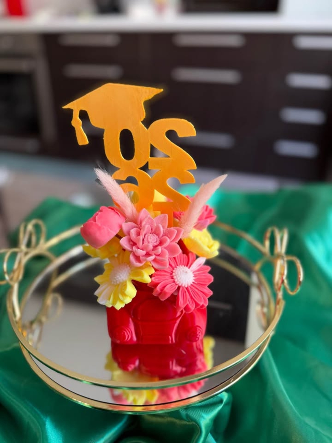 3D количка аранжирана със сапунени цветя идеален подарък за всеки повод