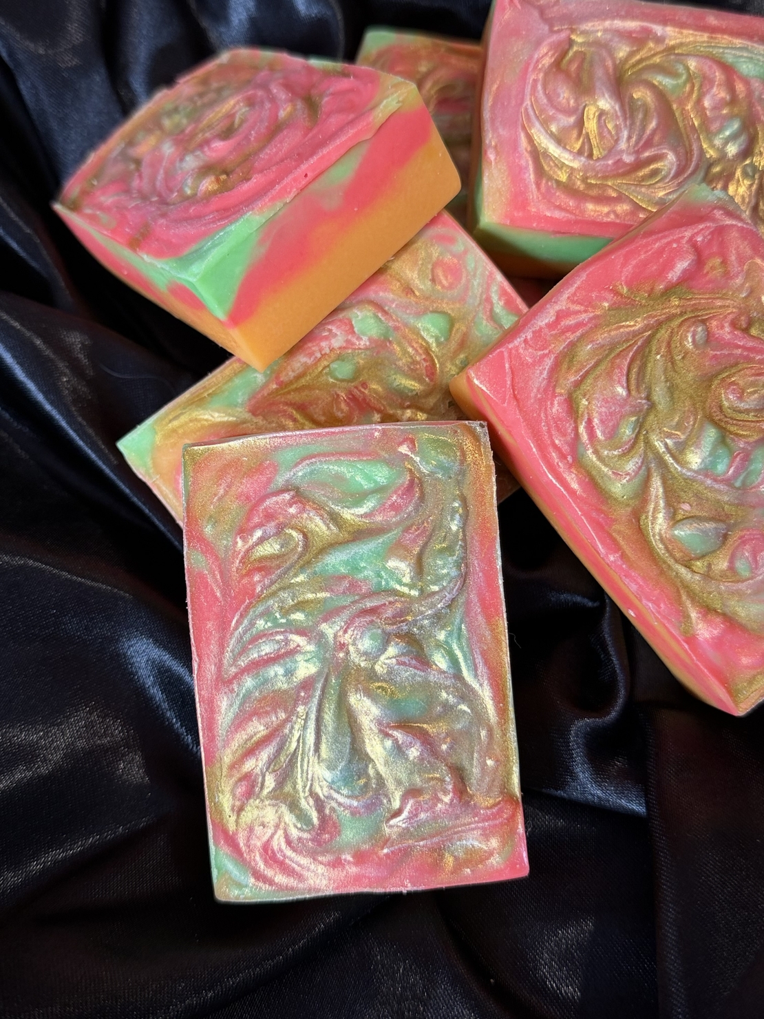 Домашен сапун с аромат на печена ябълка канела и портокал