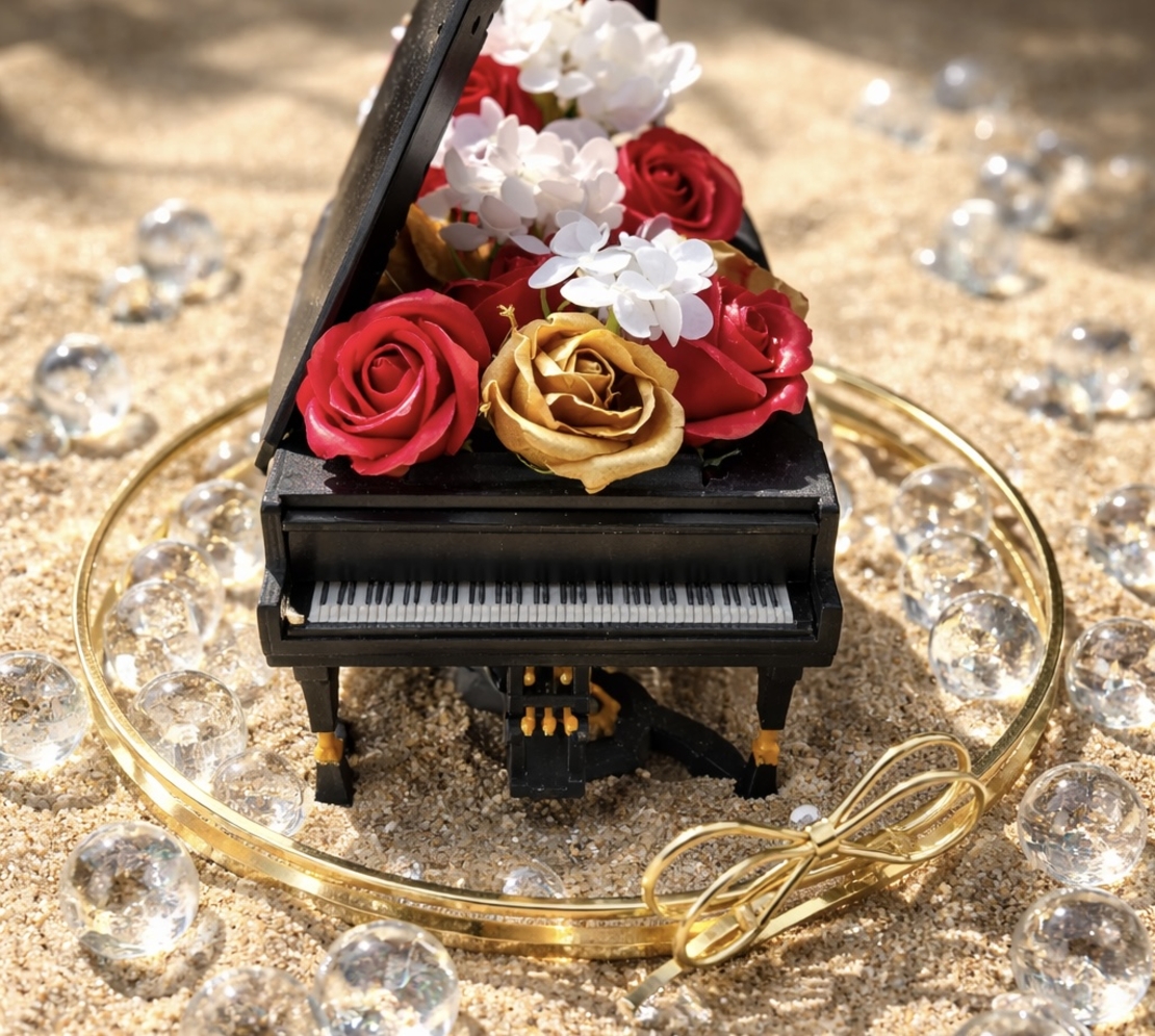 Луксозен букет пиано декорирано с пластични рози