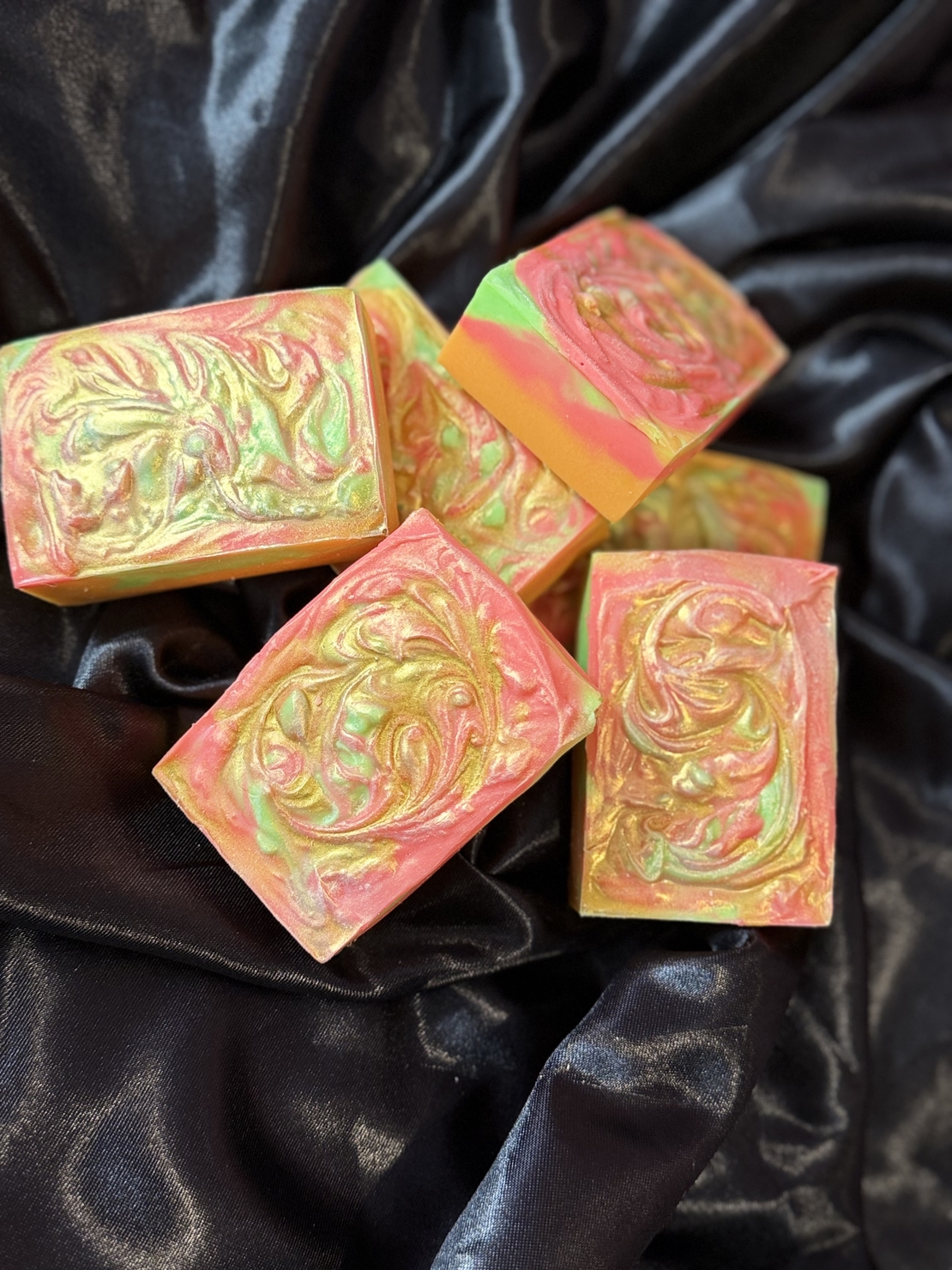 Домашен сапун с аромат на печена ябълка канела и портокал