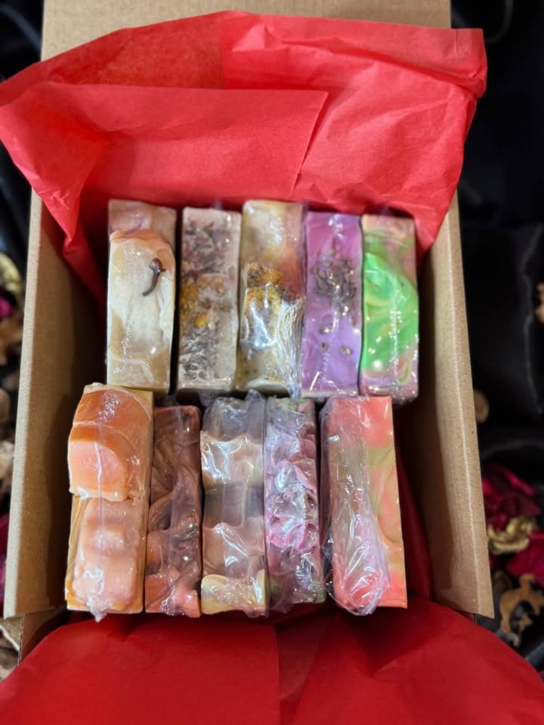 Коледен комплект от 10 ръчно изработени сапуна.