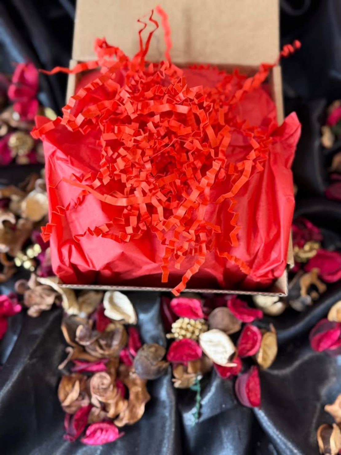 Коледен комплект от 10 ръчно изработени сапуна.