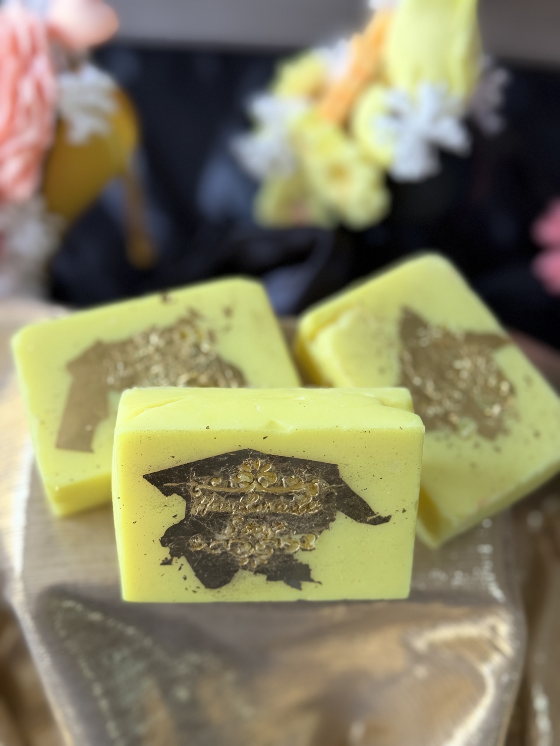 Натурален сапун с аромат на Дюля