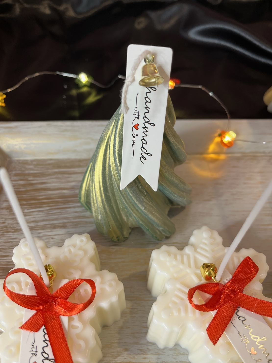 Ръчно изработени коледни свещи 