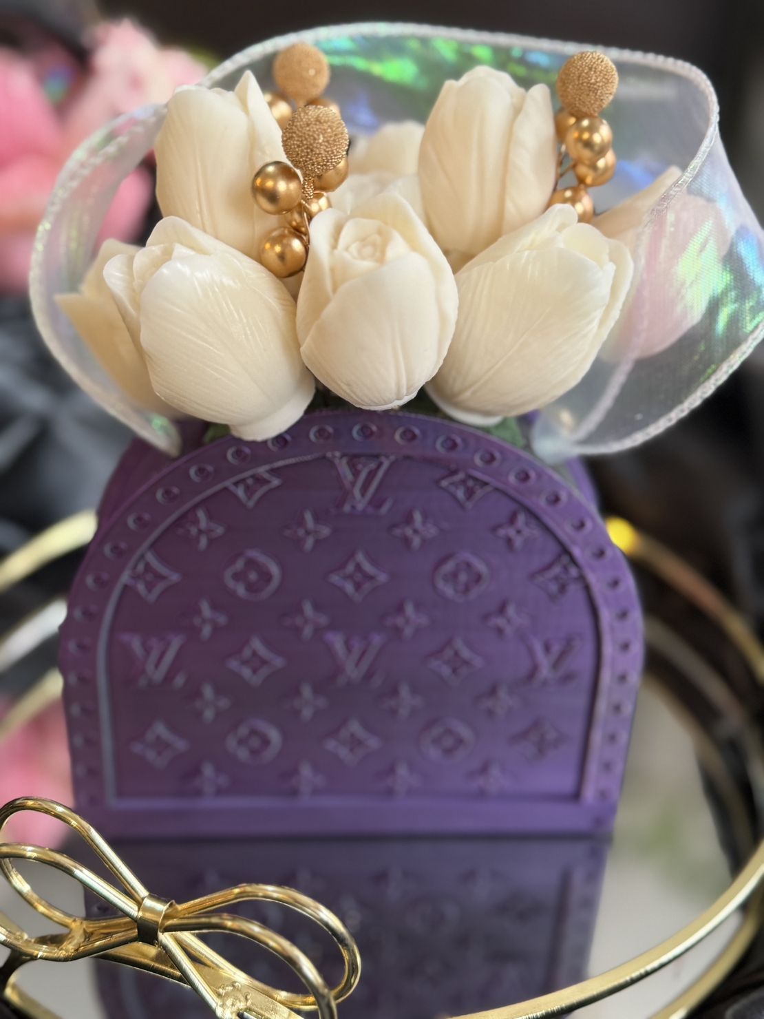 Луксозен букет от бели лалета