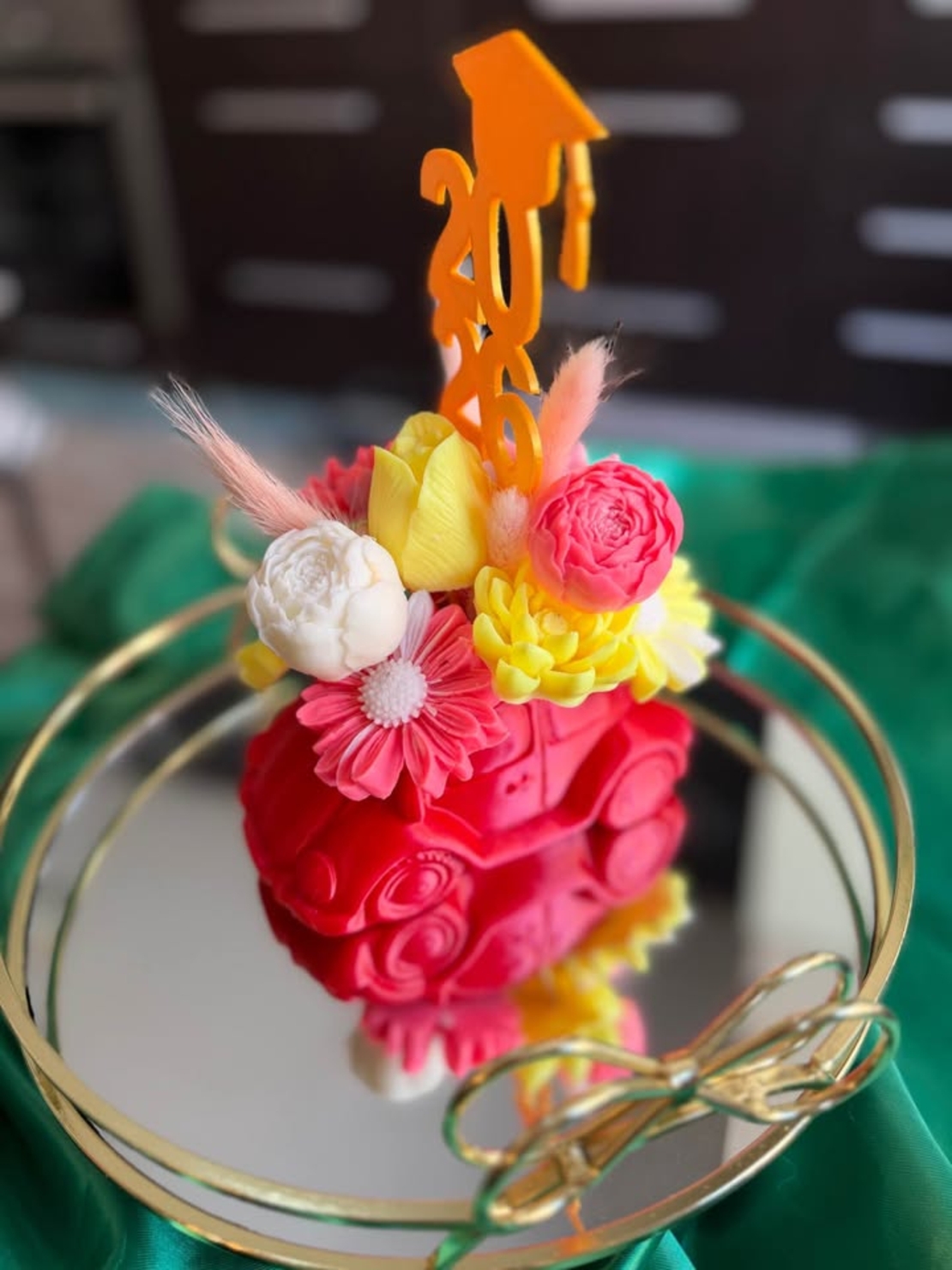 3D количка аранжирана със сапунени цветя идеален подарък за всеки повод