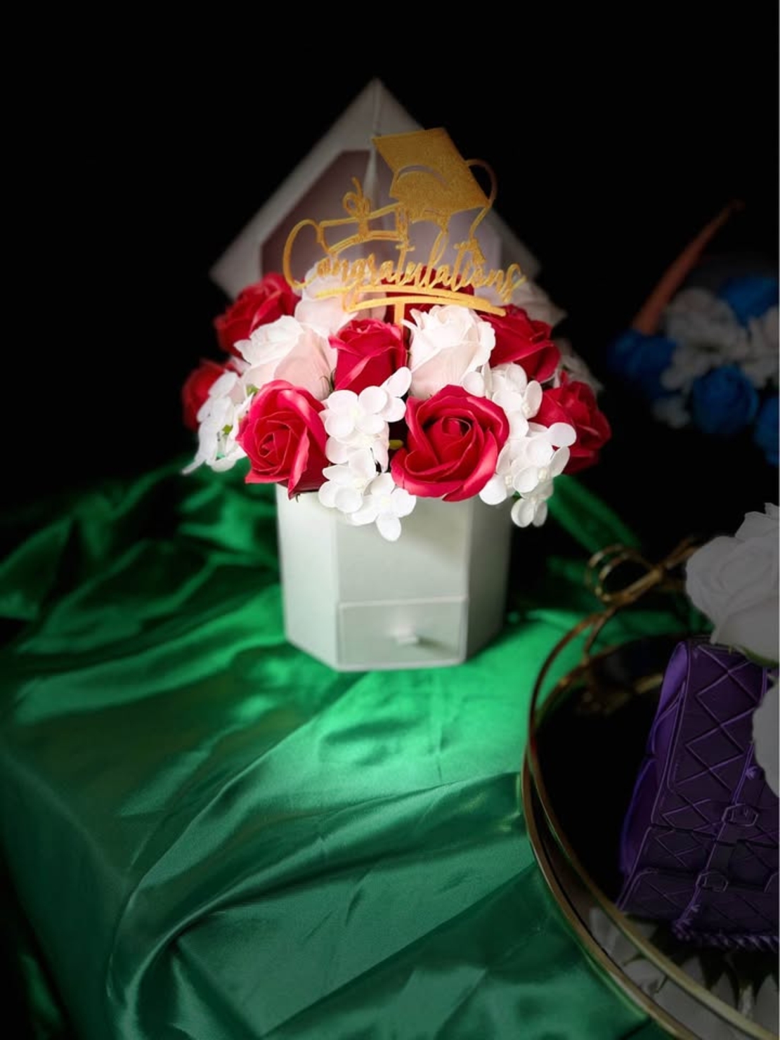 Луксозни букети за вашите абитуриенти