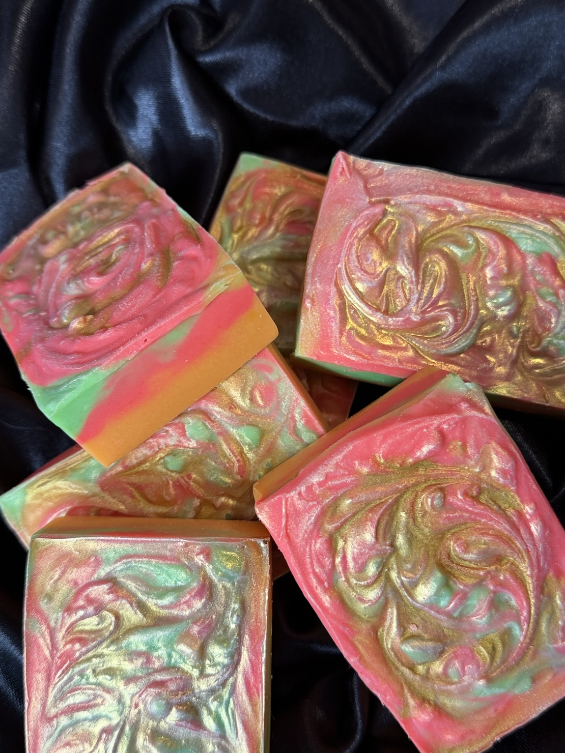 Домашен сапун с аромат на печена ябълка канела и портокал