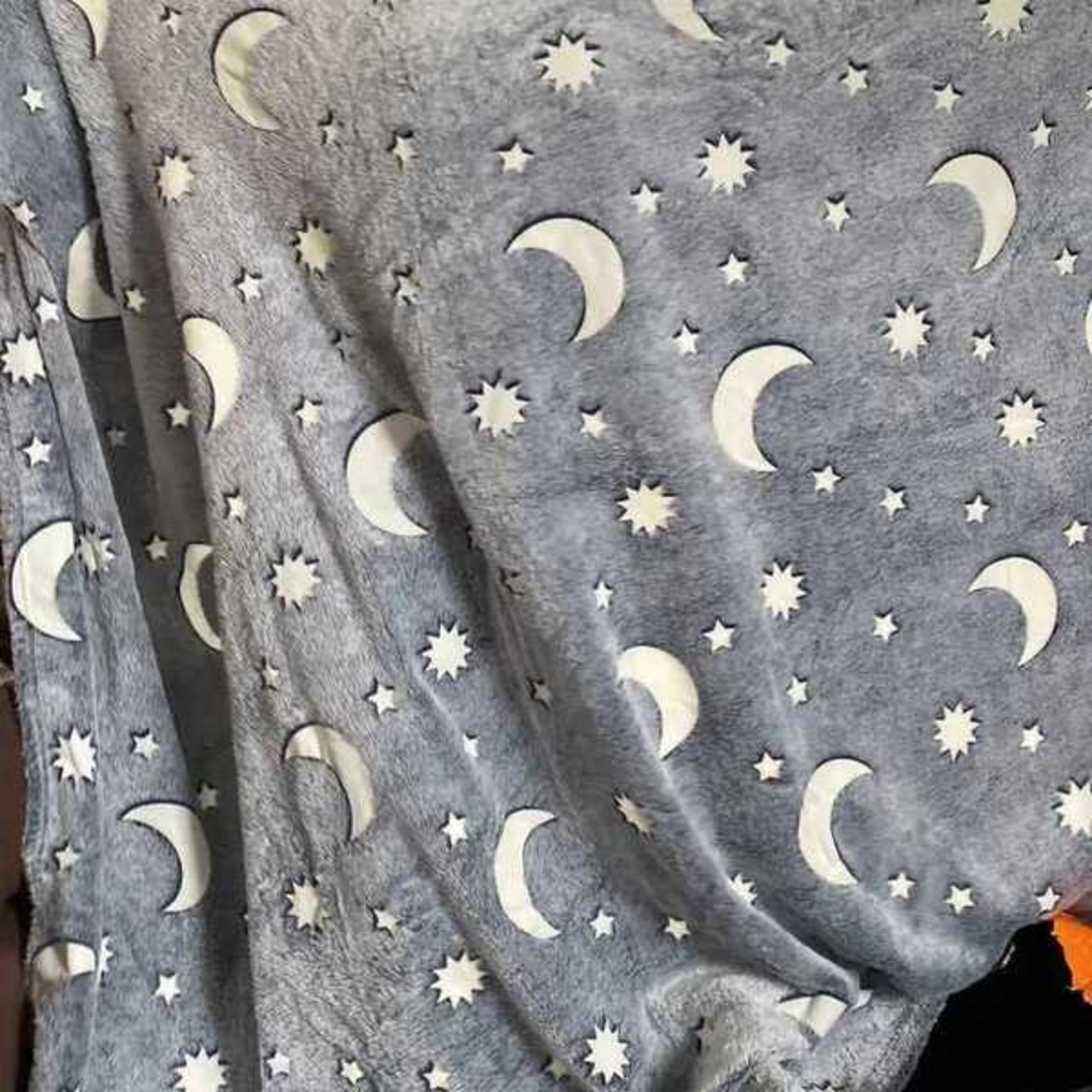 Детско одеяло, светещо в тъмното