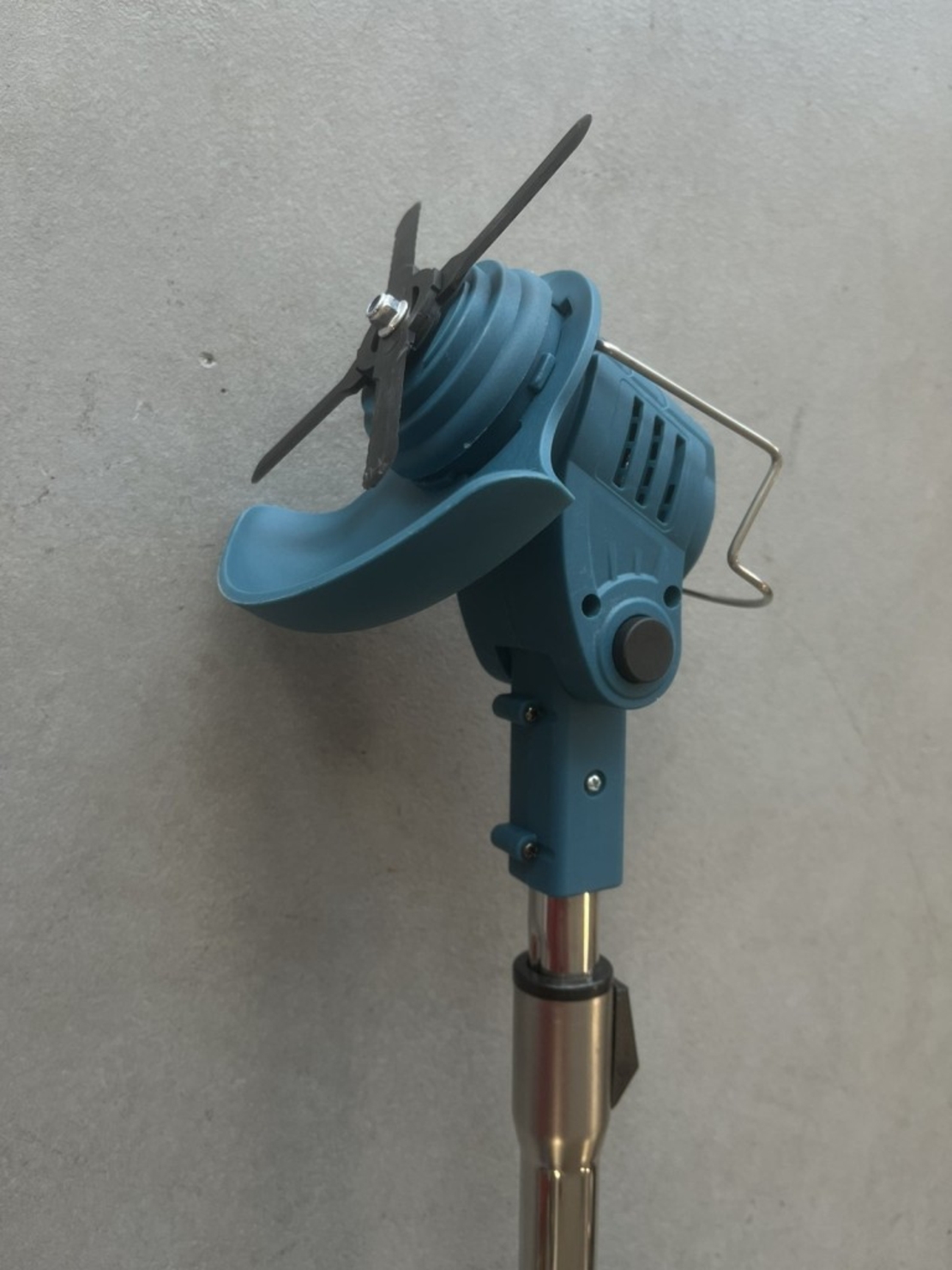 Акумулаторен тример 28V с две батерии 3000mAh