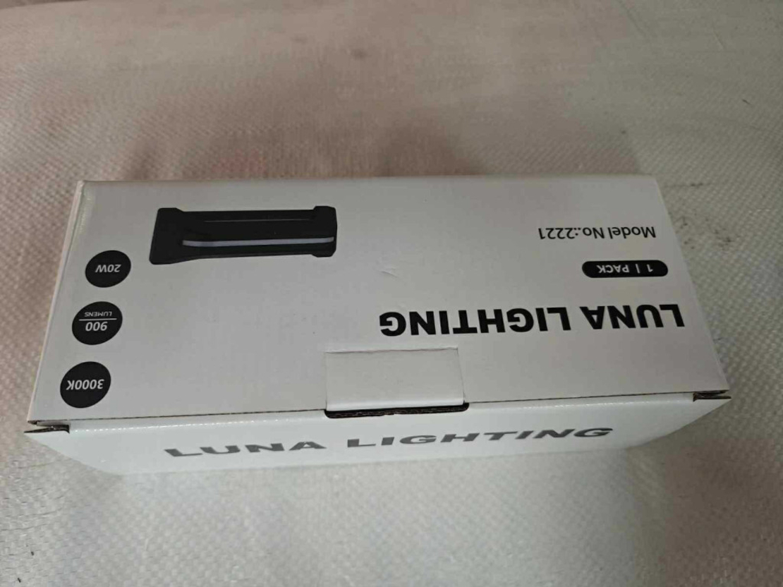 Премиум LED осветително тяло LUNA LIGHTING 20W – надеждно външно осветление с IP защита