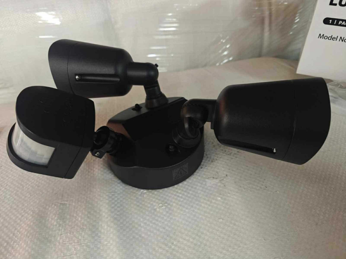 Външна LED лампа с датчик за движение