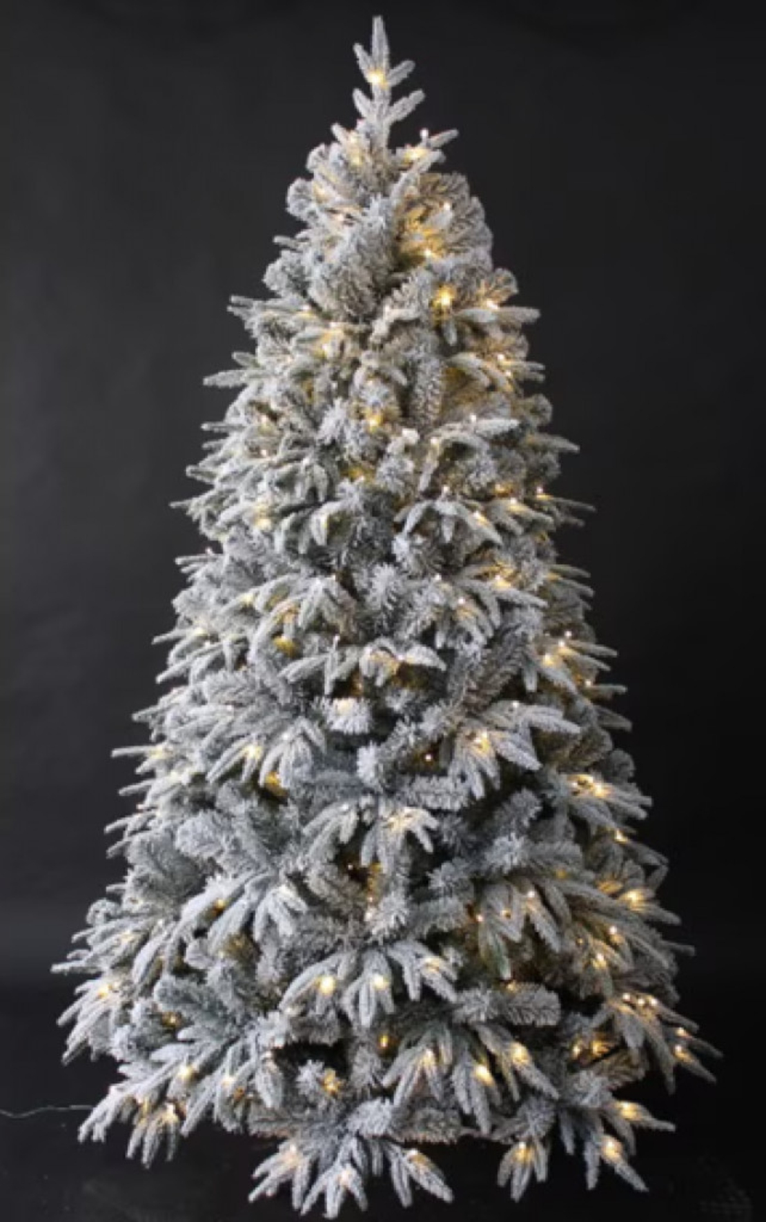 Коледна елха с вградени лампички по връхчетата