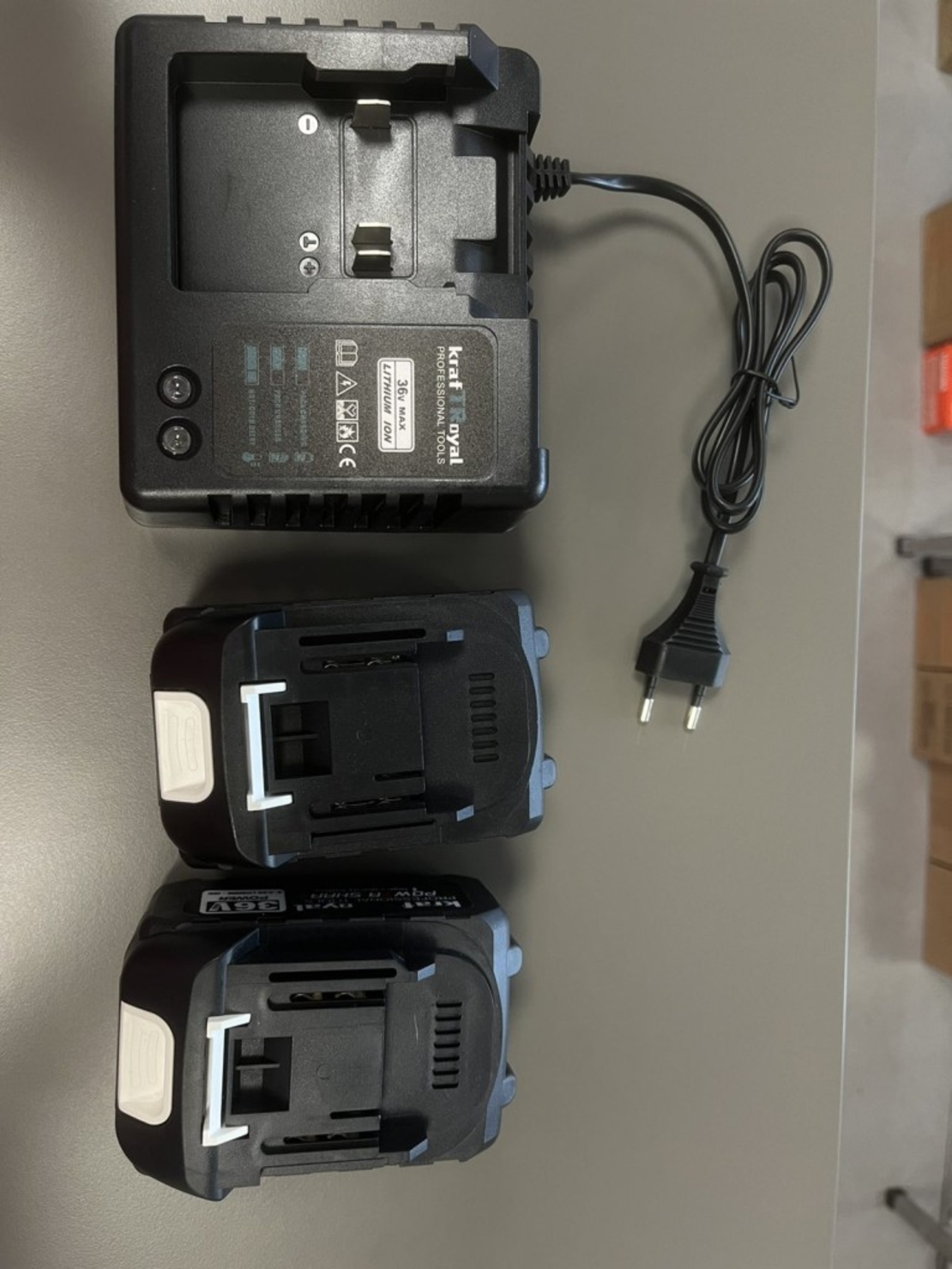 Акумулаторен тример 28V с две батерии 3000mAh