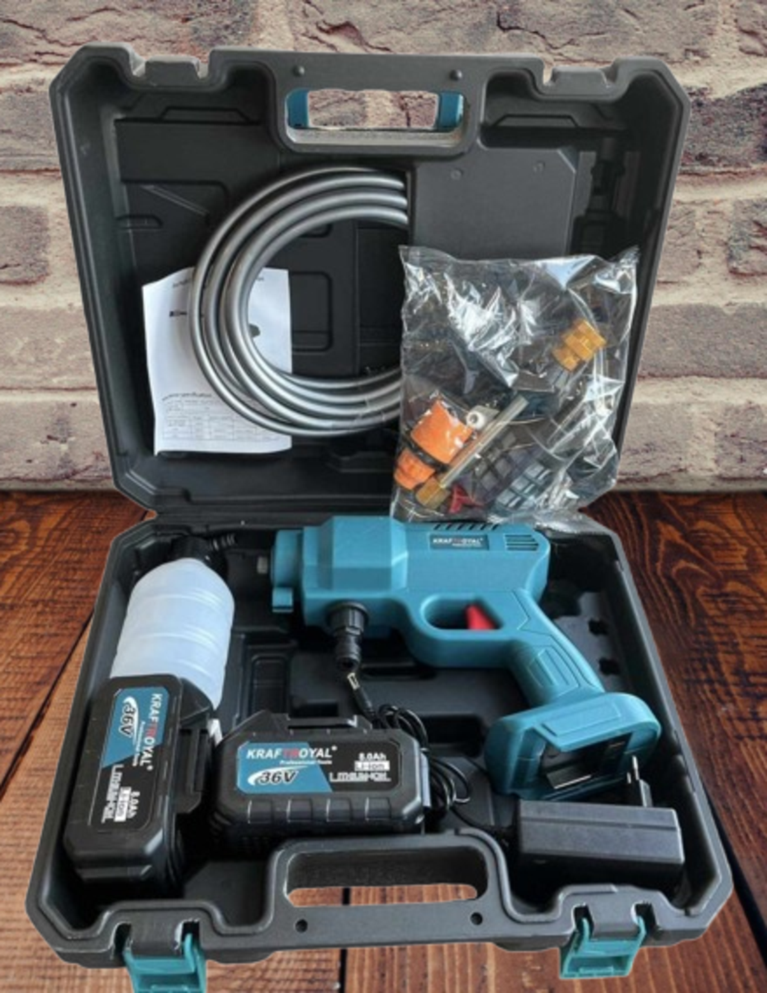 Комплект акумулаторна водоструйка с 2 батерии в куфар