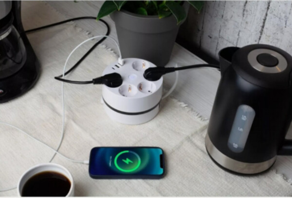 Кабелна макара Technaxx, с множество гнезда, удължителен кабел 140 cm, USB 5x 230V