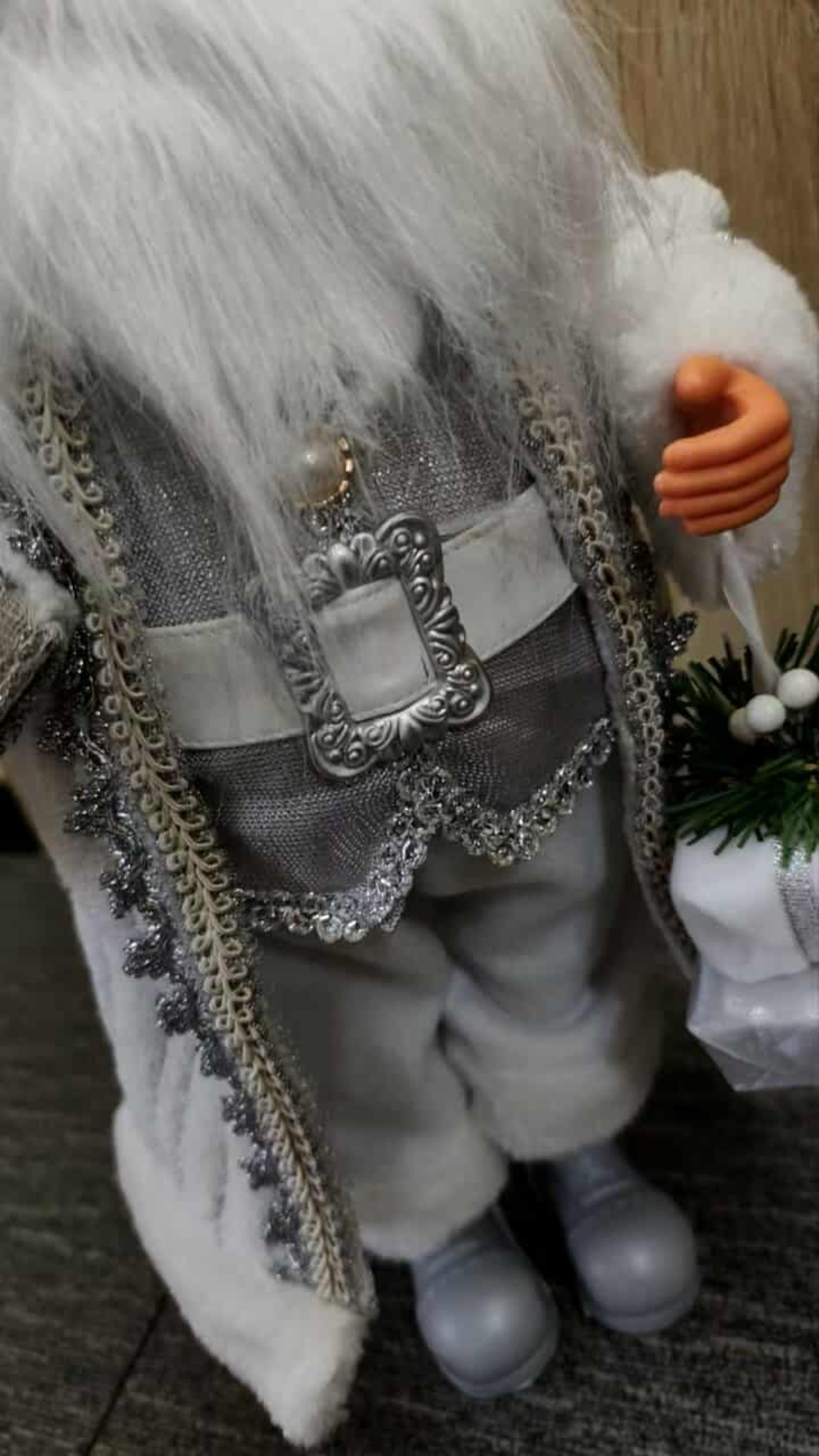 Дядо Коледа в сребристо – празнична фигура