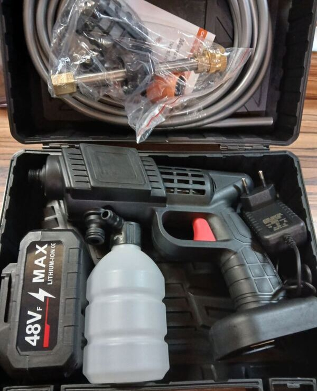 Акумулаторна Водоструйка 22 Бара