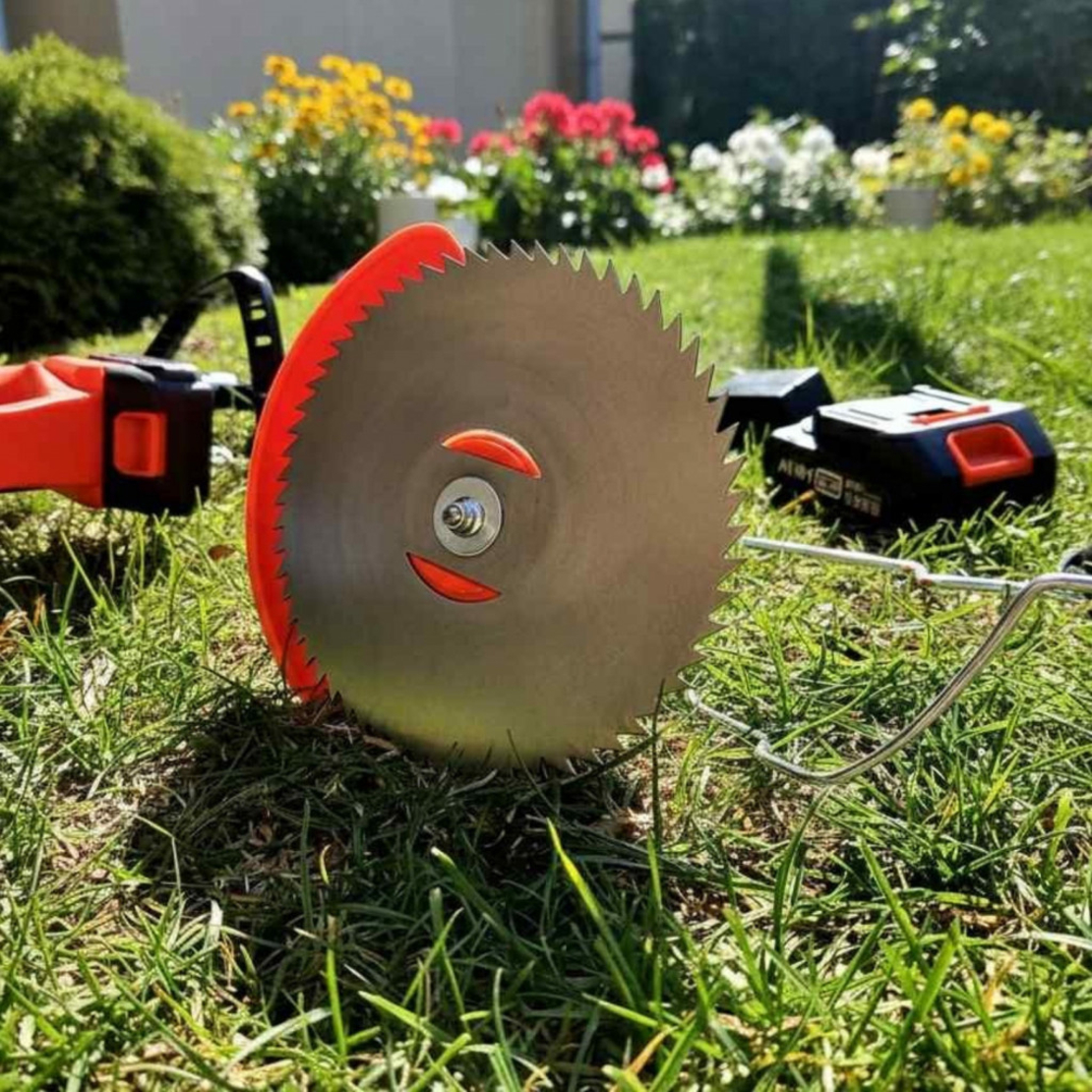 Телескопичен акумулаторен тример за трева 48V с две батерии – мощен, лек и без кабели