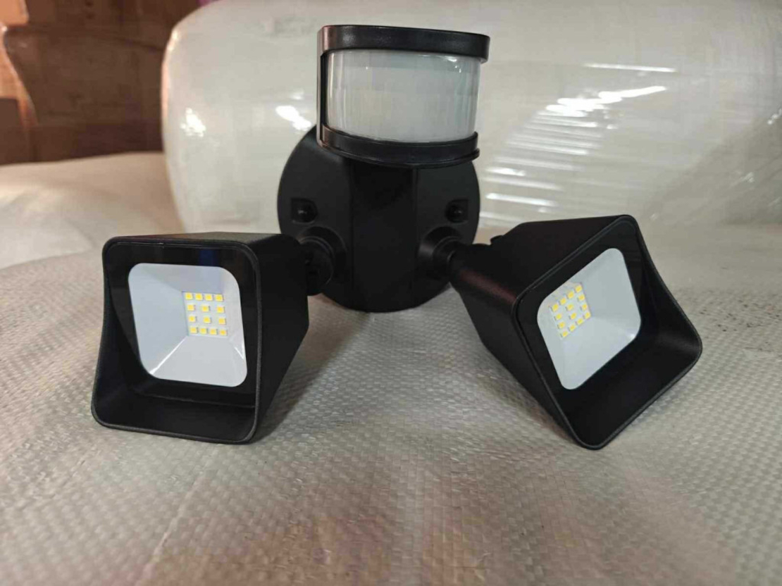 24W LED лампа с датчик за движение – 2000 lm и IP защита за всякакви условия