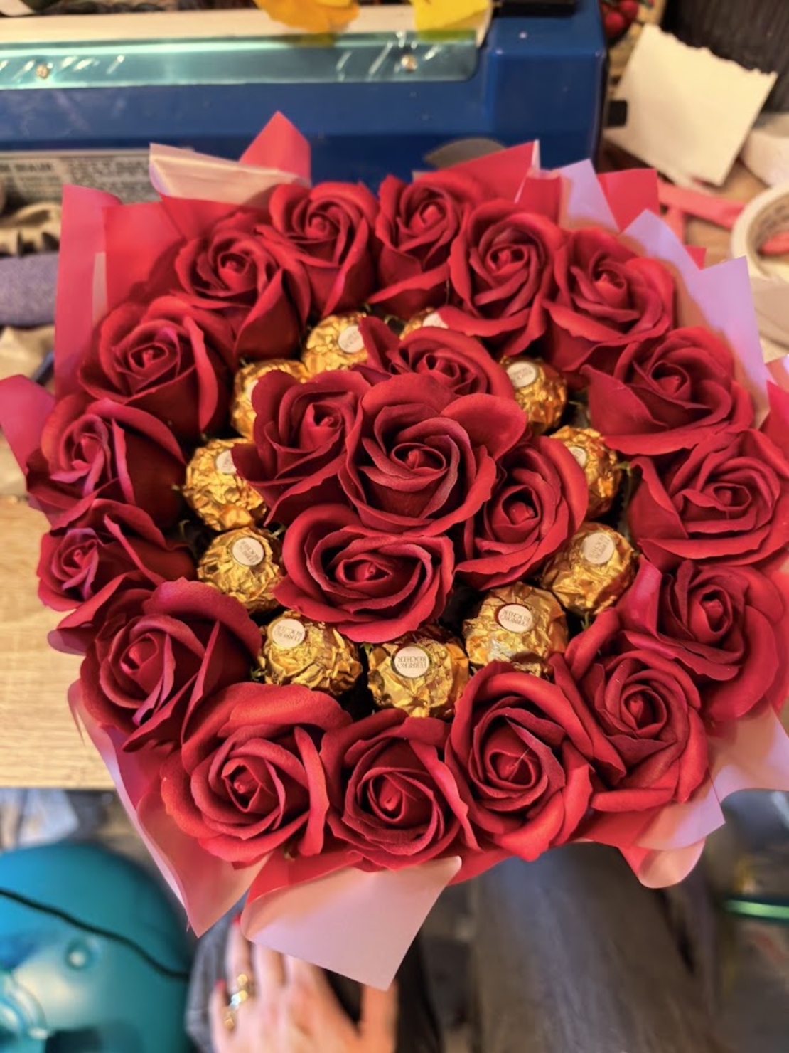 Персонализирана кутия с рози и бонбони