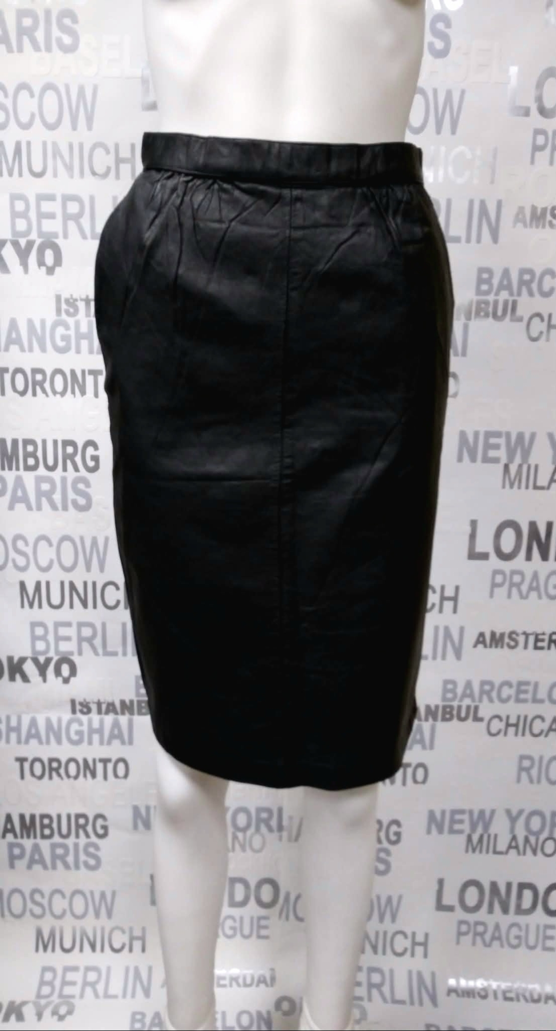 кожена пола