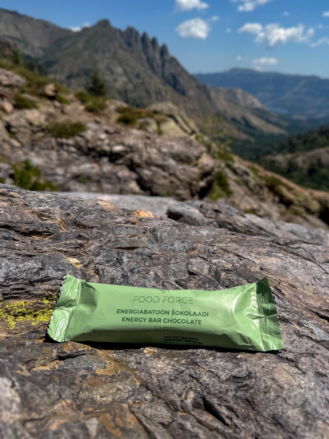 Chocolate flavored energy bar 50 g.