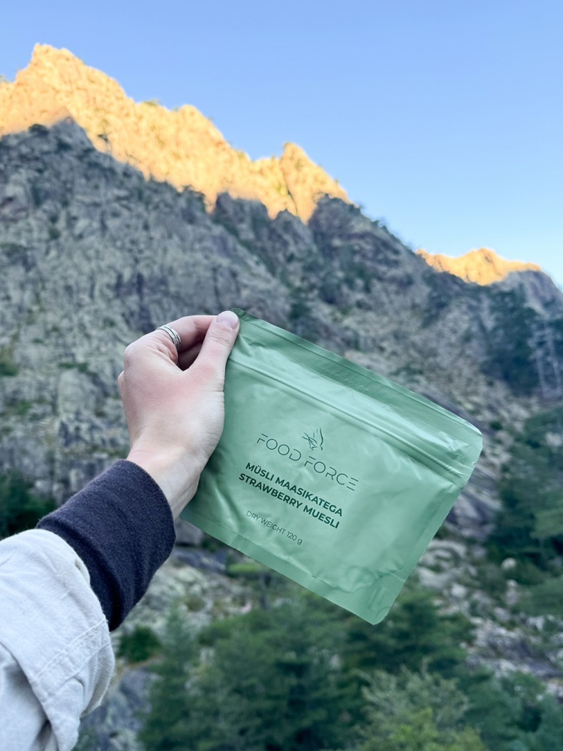 Breakfast Ration pack with Granola Strawberry muesli (dehydrated dish)