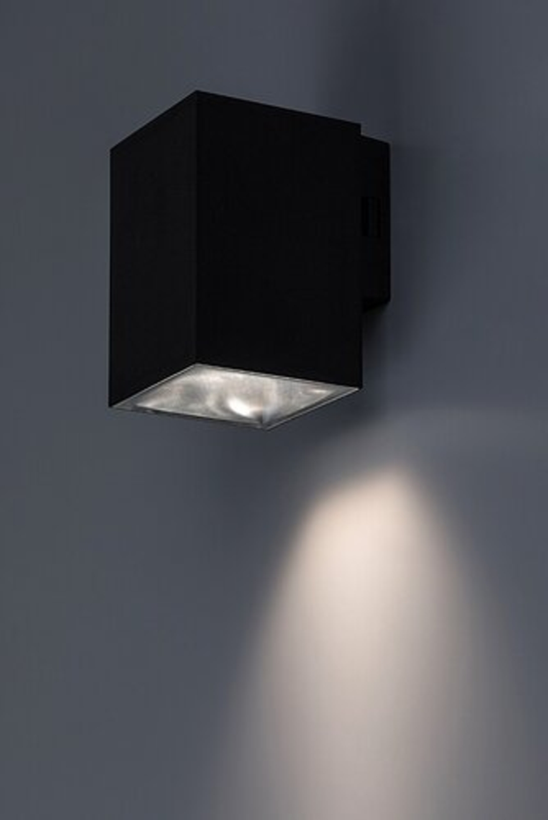 Компактен външен LED аплик Urfa 9W с регулиране на светлината – модерен, практичен и надежден