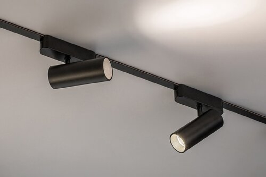 Смарт LED релсов спот – 9W, регулируема цветна температура 2700–5500K, Wi-Fi управление, черен алуминий