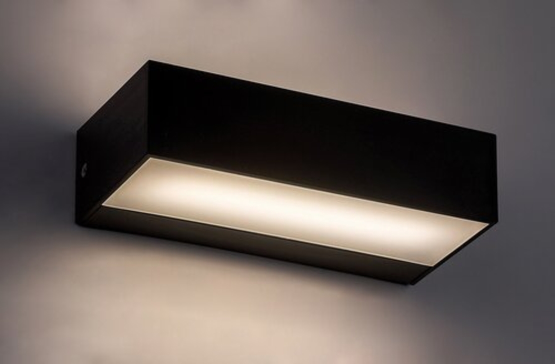 Външен LED аплик Halden 9W – стилно и компактно фасадно осветление