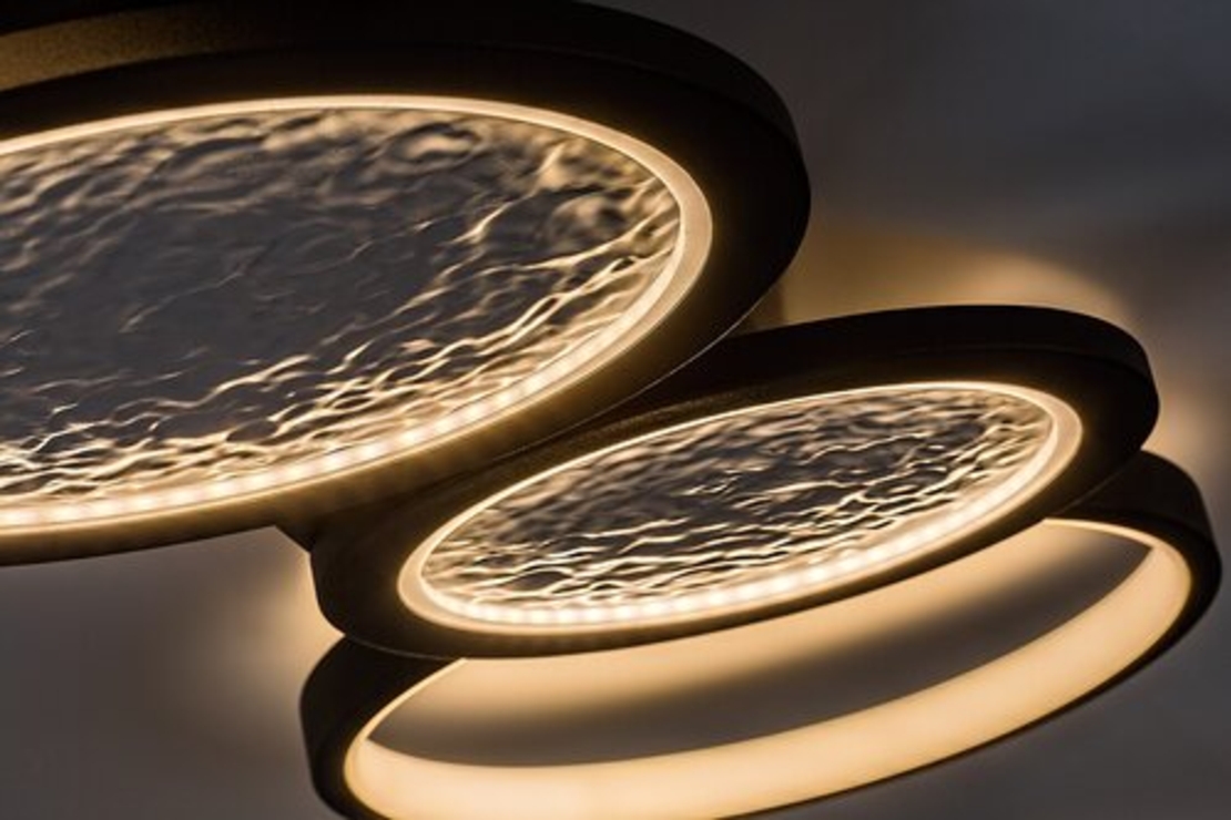 Модерен LED плафон с регулиране на светлината