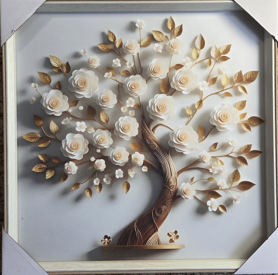 Дърво на хармонията  – елегантна картина със златни и бели цветя, символ на изобилие и баланс