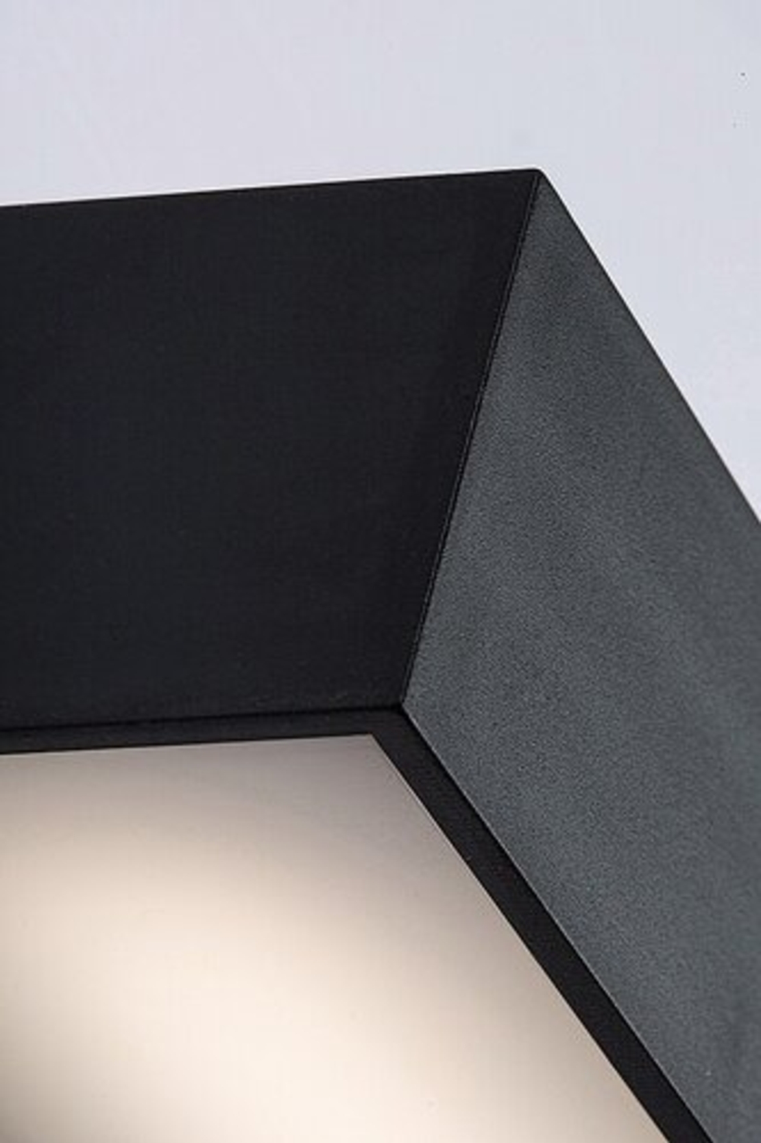 Външен LED аплик Halden 9W – стилно и компактно фасадно осветление