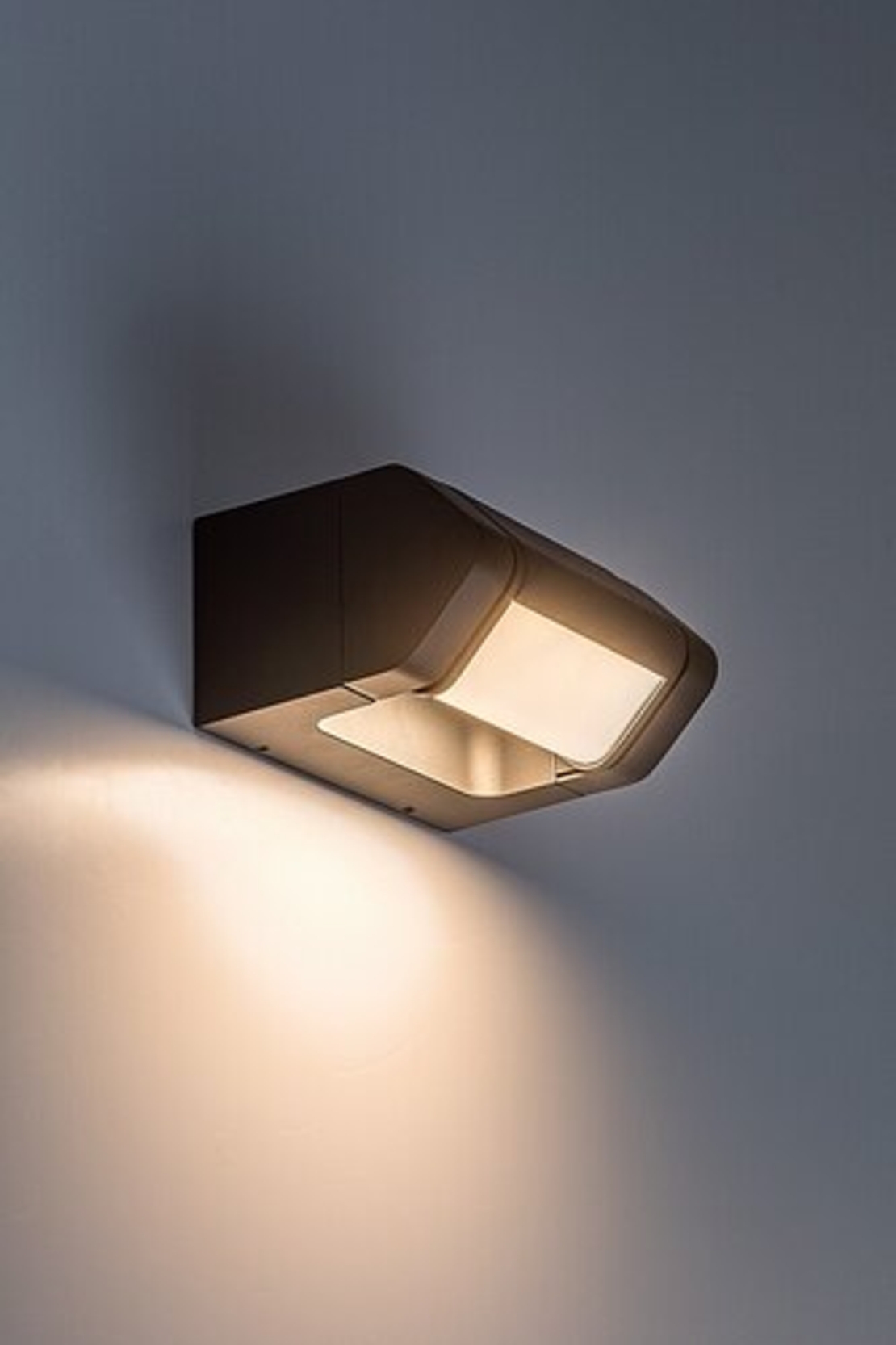 Модерен външен LED аплик Medna 8W с топло бяла светлина