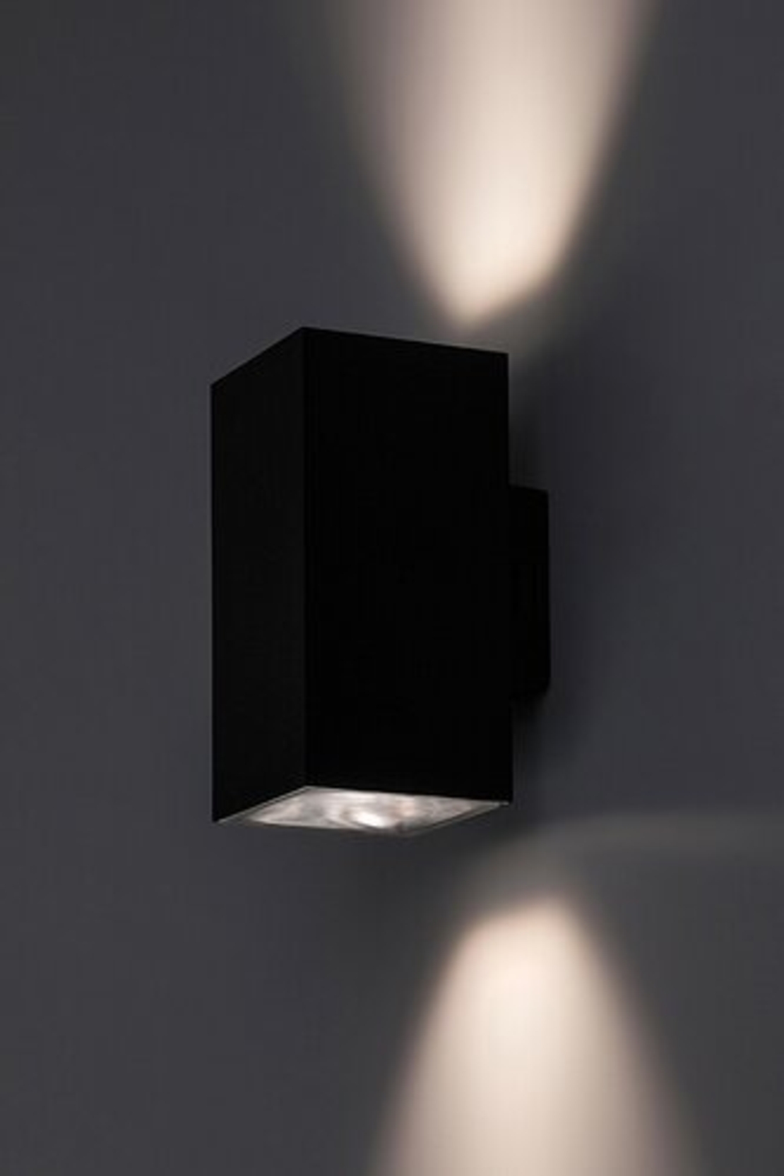 Външен LED аплик Urfa 18W с регулируема светлина – мощен, стилен и надежден