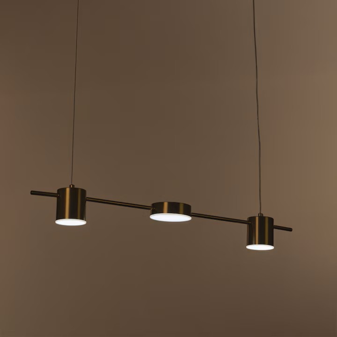 LED полилей „Golden Rings“ – модерно осветление с дистанционно управление