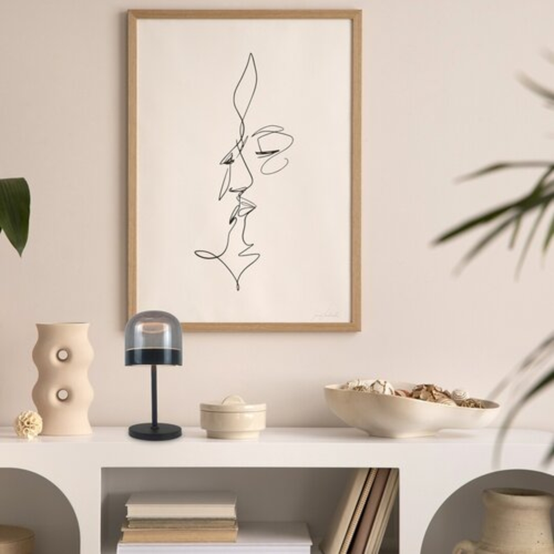 Модерна LED настолна лампа – 13W, 3000K–6000K, IP20, димируема, черен метал и опушено стъкло