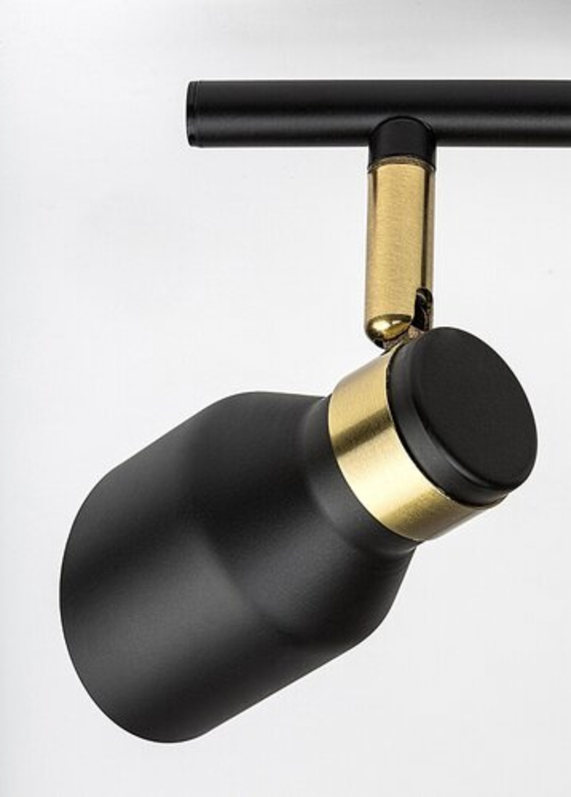 Модерен троен GU10 спот в черно и злато