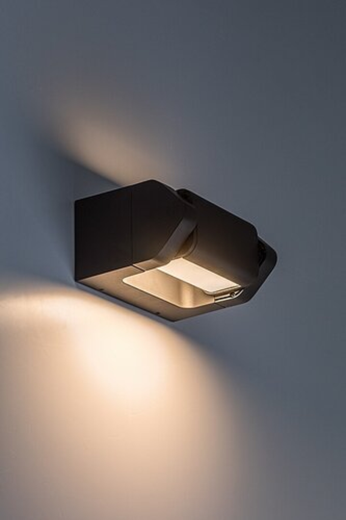 Модерен външен LED аплик Medna 8W с топло бяла светлина