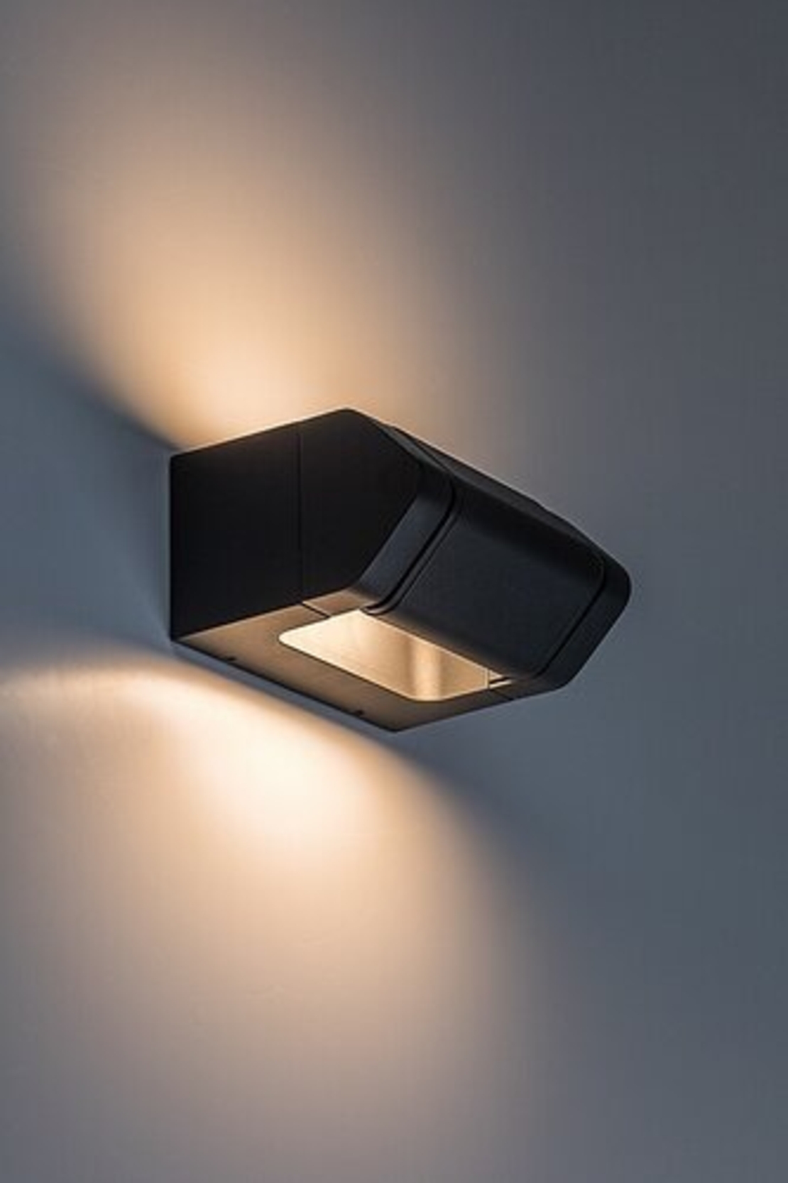 Модерен външен LED аплик Medna 8W с топло бяла светлина