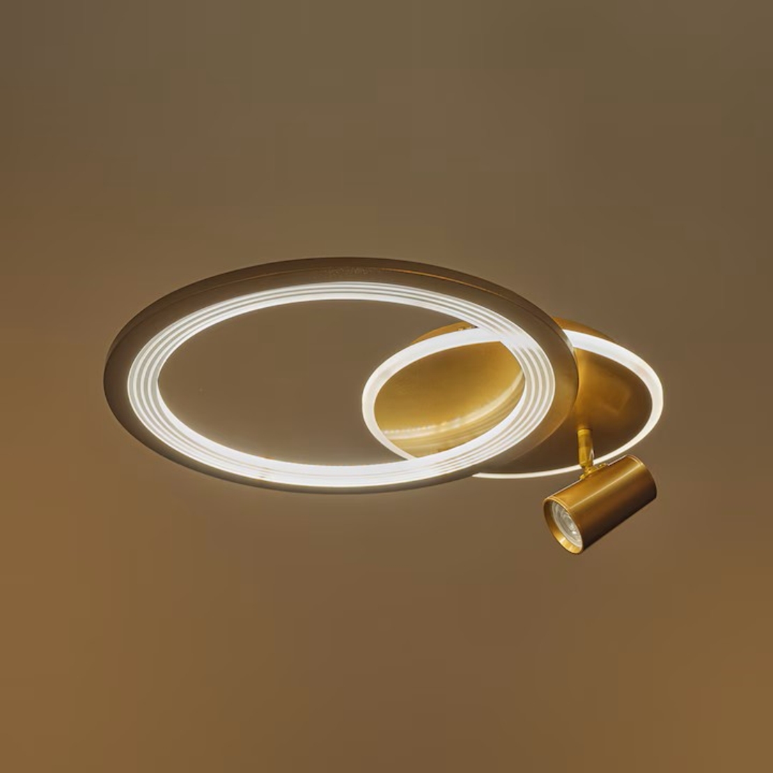 LED таванен плафон 69W – матирано злато със Smart управление, димиране и подвижни рамена