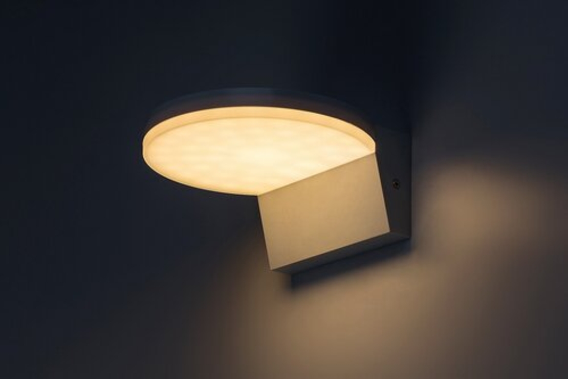 Стилно външно осветлено тяло Batida 9W с регулируема цветна температура