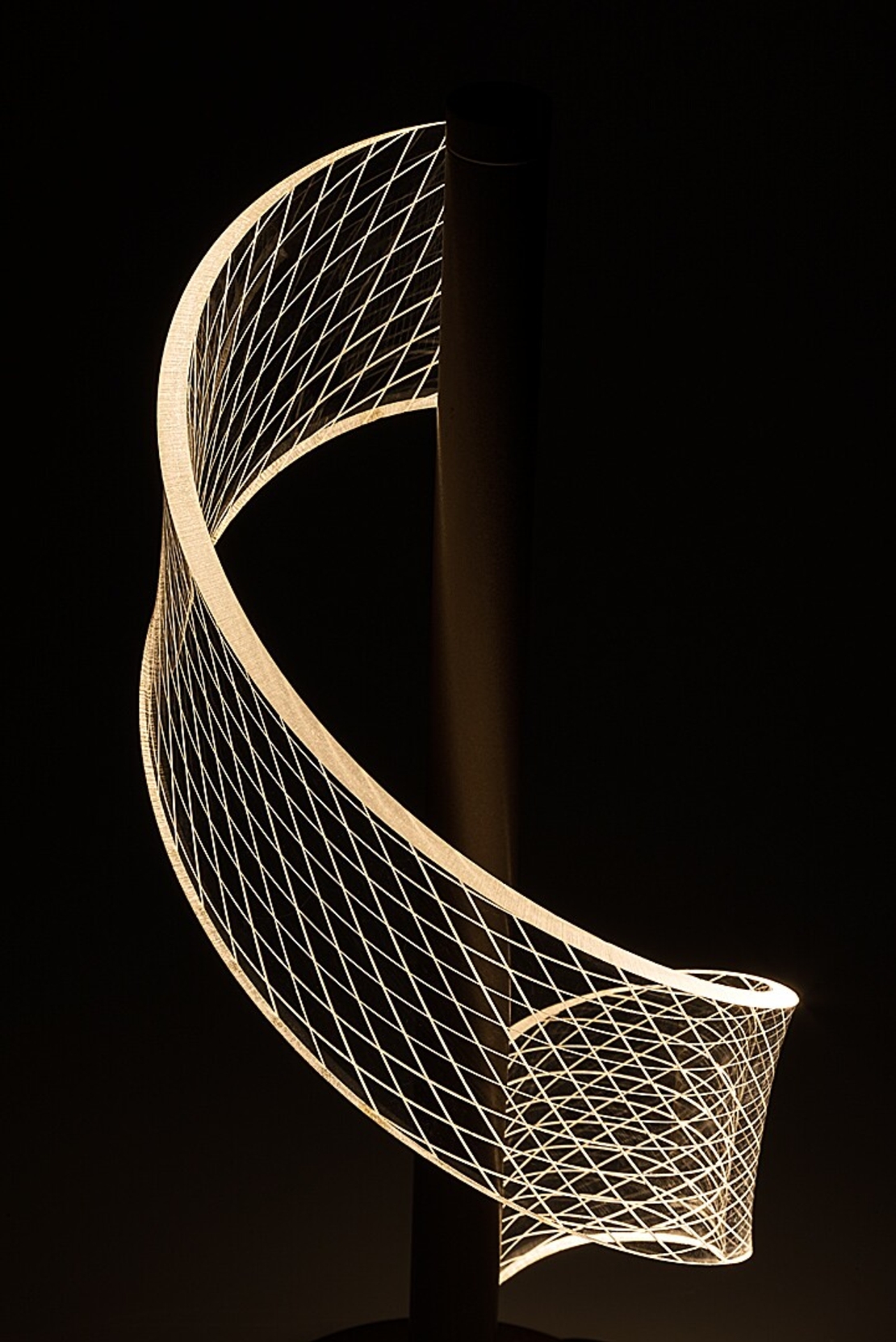 Елегантна настолна LED лампа 6W, златен метал и акрил, топло бяла светлина