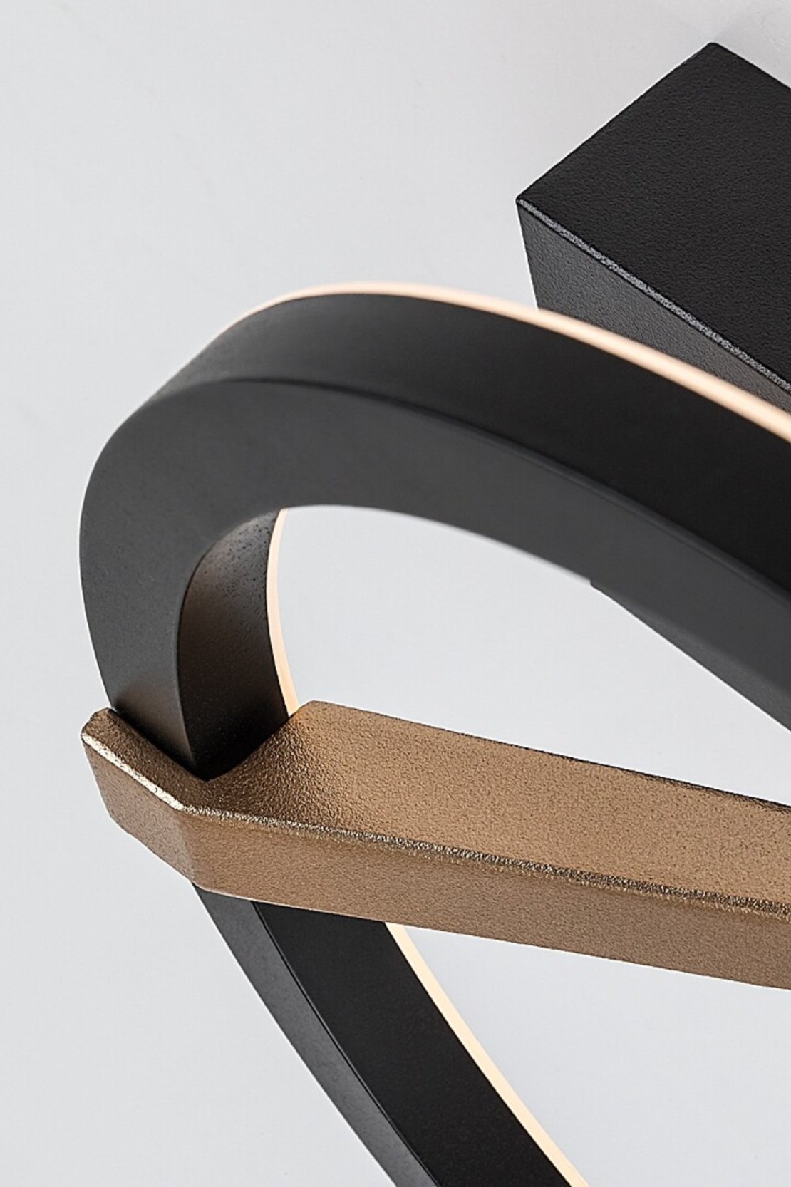 Модерен LED аплик черен/златен, 8W, топла светлина 3000K