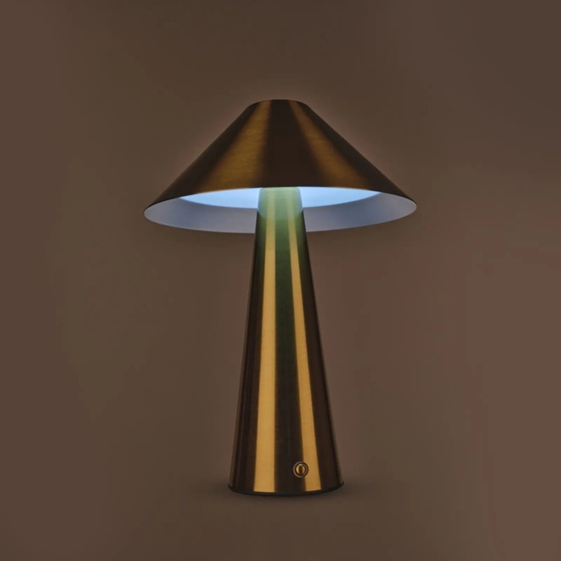 Настолна LED лампа с touch управление и USB порт – мат злато