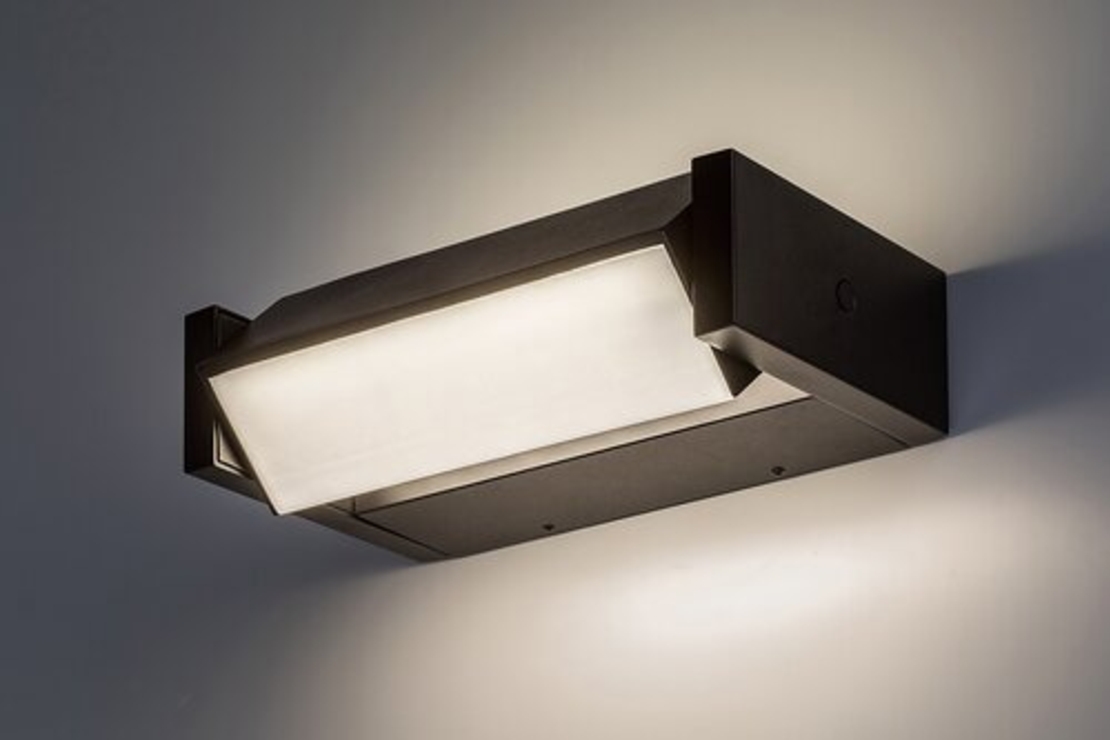 Модерен фасаден външен LED аплик Cubbington 18W с естествена бяла светлина